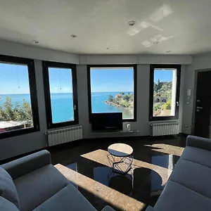 https://appartamento-un-mare-di-fiori.hotelitalianriviera.com